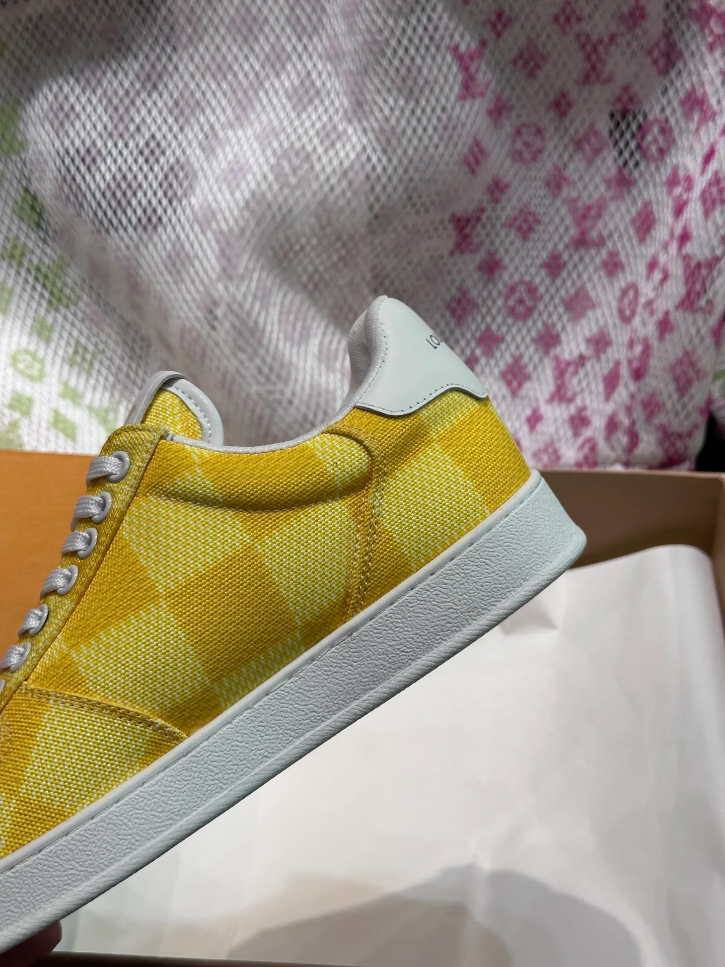 Men's Men's Shoes 💰p420 "*OUIS *UITTO*" Rivoli men's low-top casual sneakers, the classic checkerboard pattern will never go out of style. This Rivoli environmentally friendly sneaker is made of 90% sustainable materials. It is recycled polyester fiber with the iconic Damier jacquard, and the outsole is shaped with recycled polyurethane. An upcycled LV logo perches on the tongue, while Louis Vuitton logos appear on the sides and rear. Comfortable and durable, versatile style, can be worn in all seasons, simple and fashionable item! Size: 38-44 (45 customized)